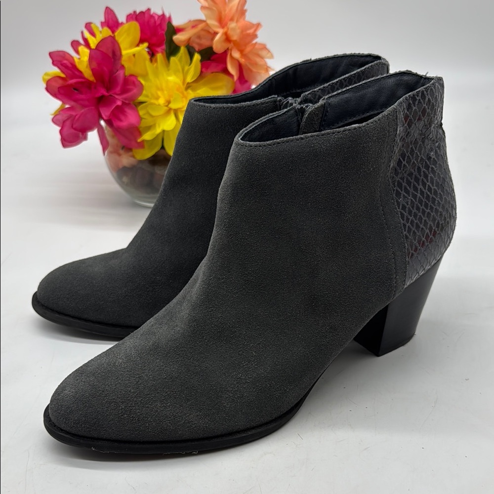 Vionic Gray Suede Ankle Boots Size 11 MCA8490L